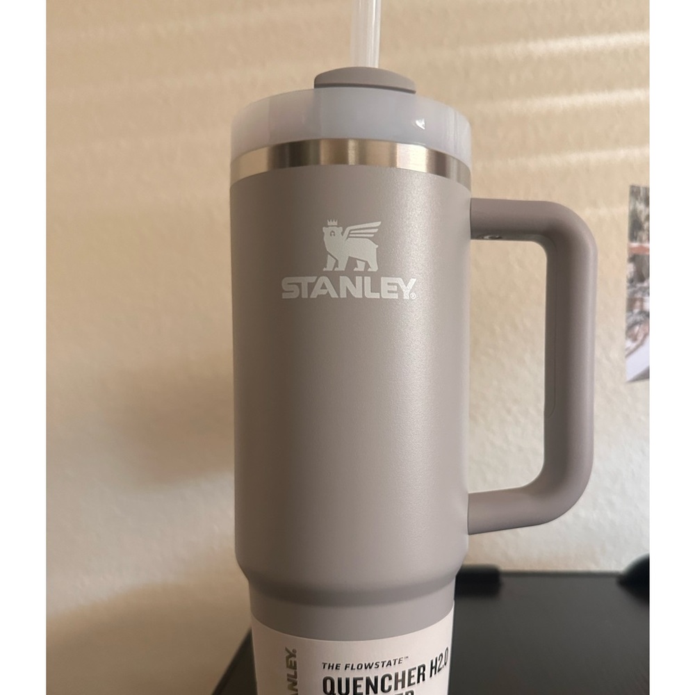 NWT Stanley Quencher H2.0 FlowState Tumbler 30oz, ASH
